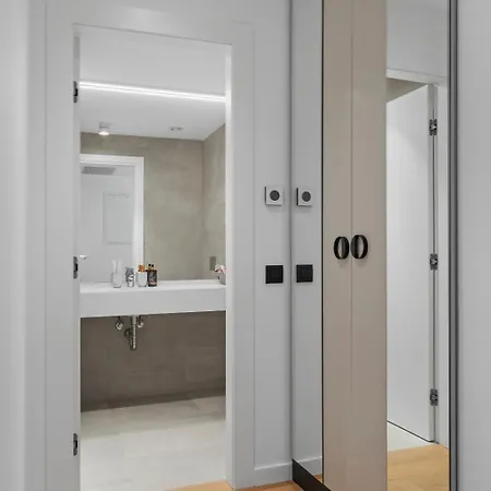 One H Luxury * Bukarest
