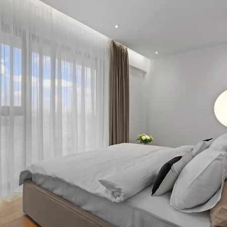 One H Luxury Lejlighed *